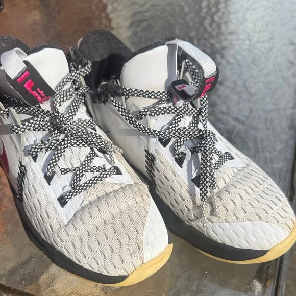 Nike Kids Sneakers - Picture 5 of 6